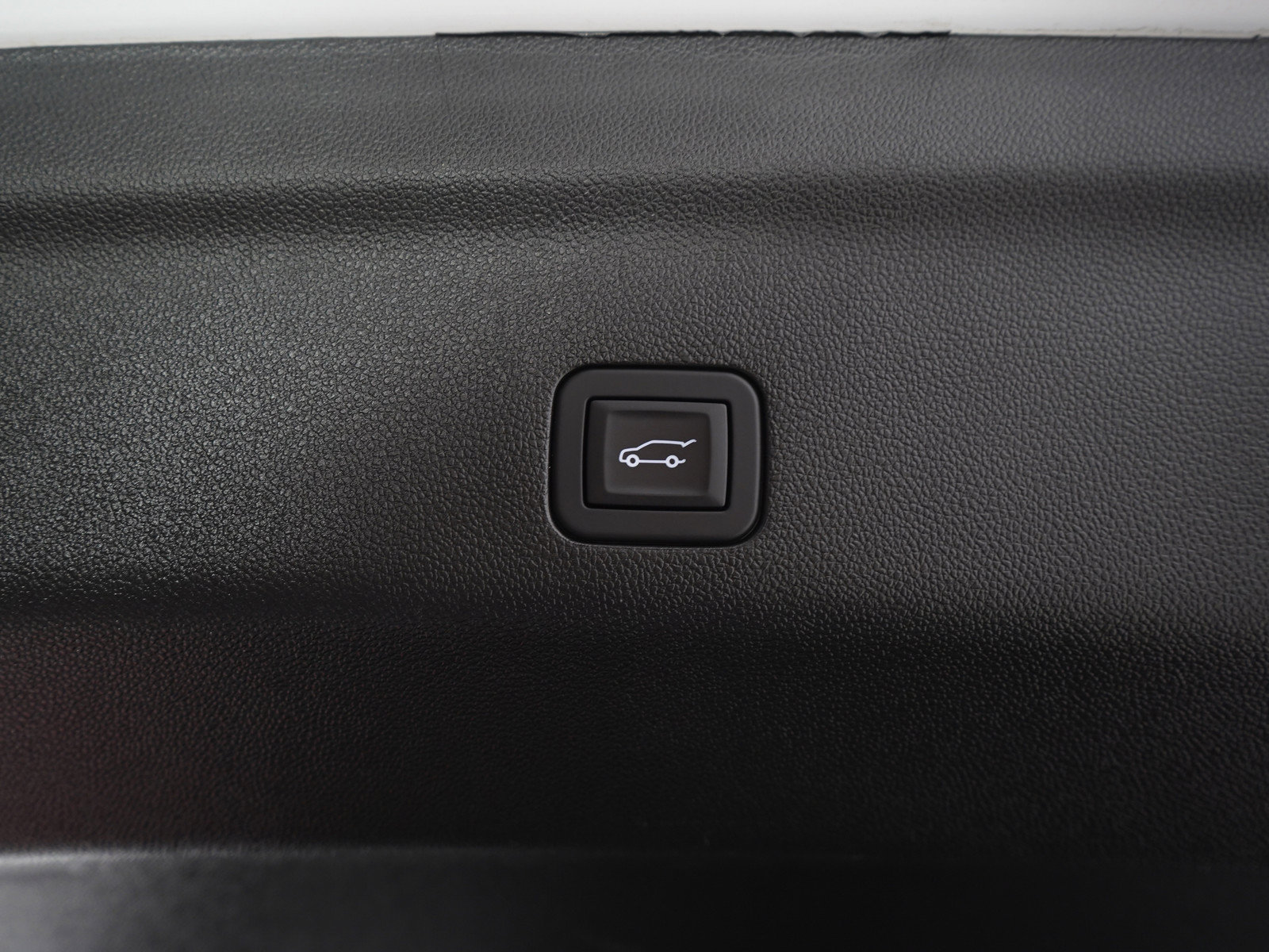 Used 2025 GMC Yukon XL Denali AWD/4WD image 11