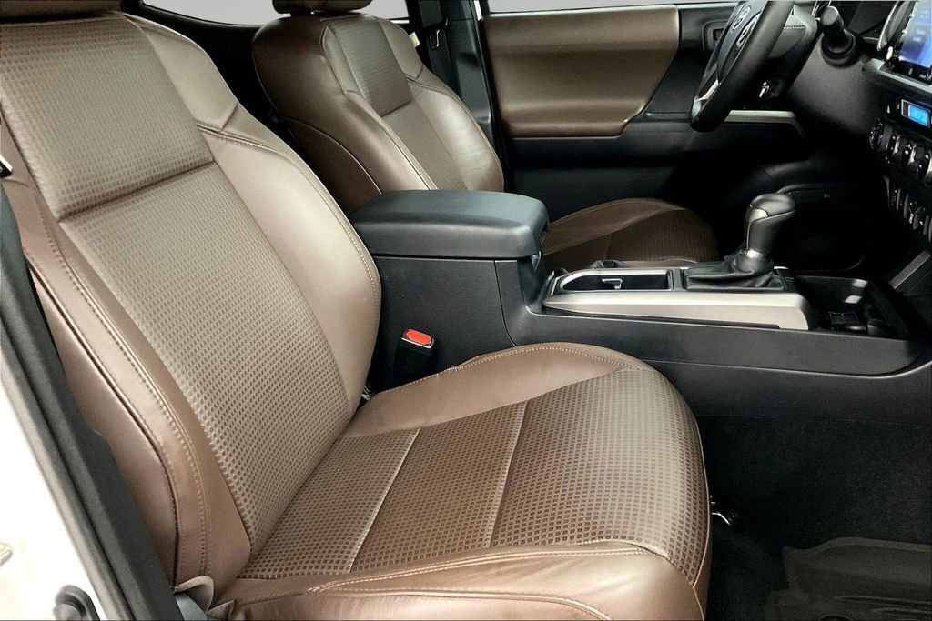 Used 2020 Toyota Tacoma Limited image 24