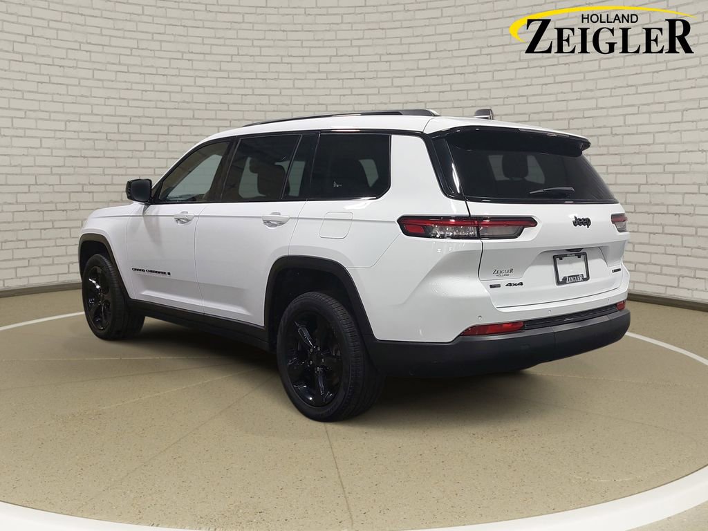 Used 2023 Jeep Grand Cherokee L Limited w/ Black Appearance Package AWD/4WD image 7