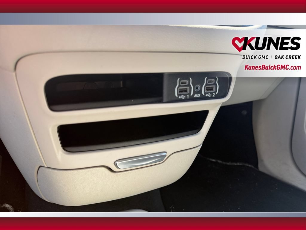 Used 2024 Chrysler Pacifica Touring-L FWD image 33