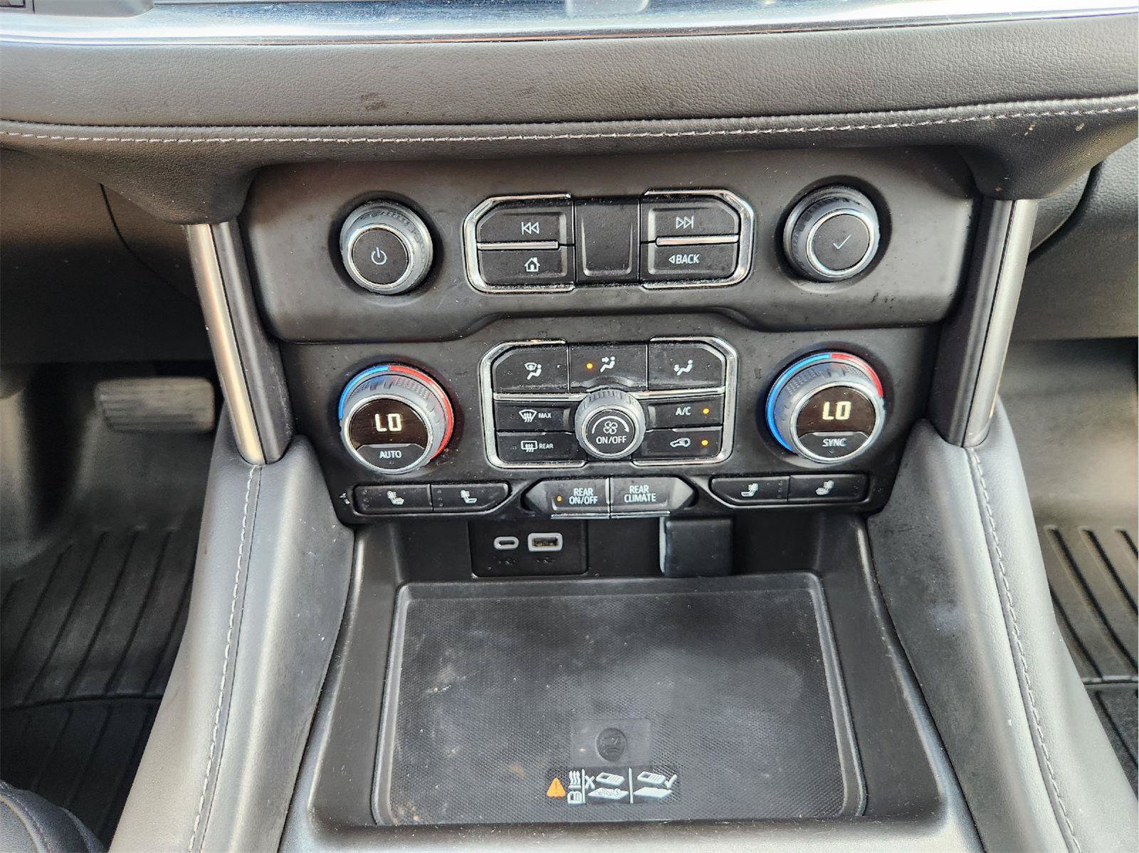 Used 2023 Chevrolet Suburban Z71 w/ Luxury Package AWD/4WD image 18