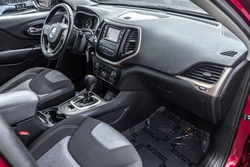 Used 2014 Jeep Cherokee Latitude FWD image 30