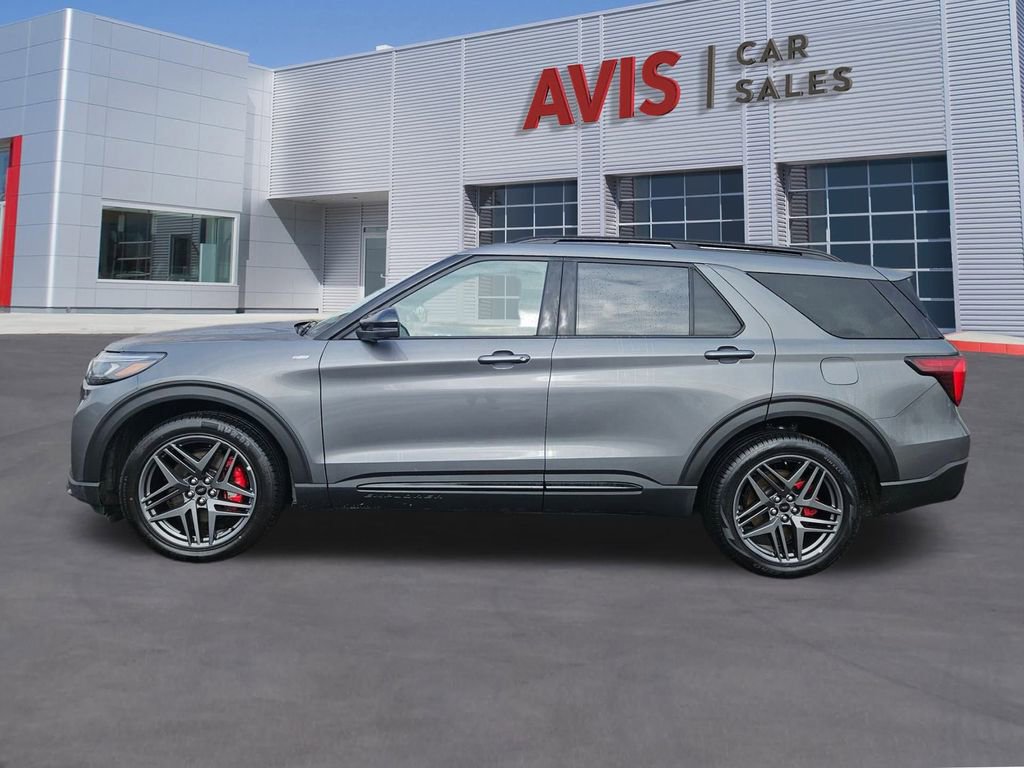 Used 2025 Ford Explorer ST-Line w/ ST-Line Street Pack image 2