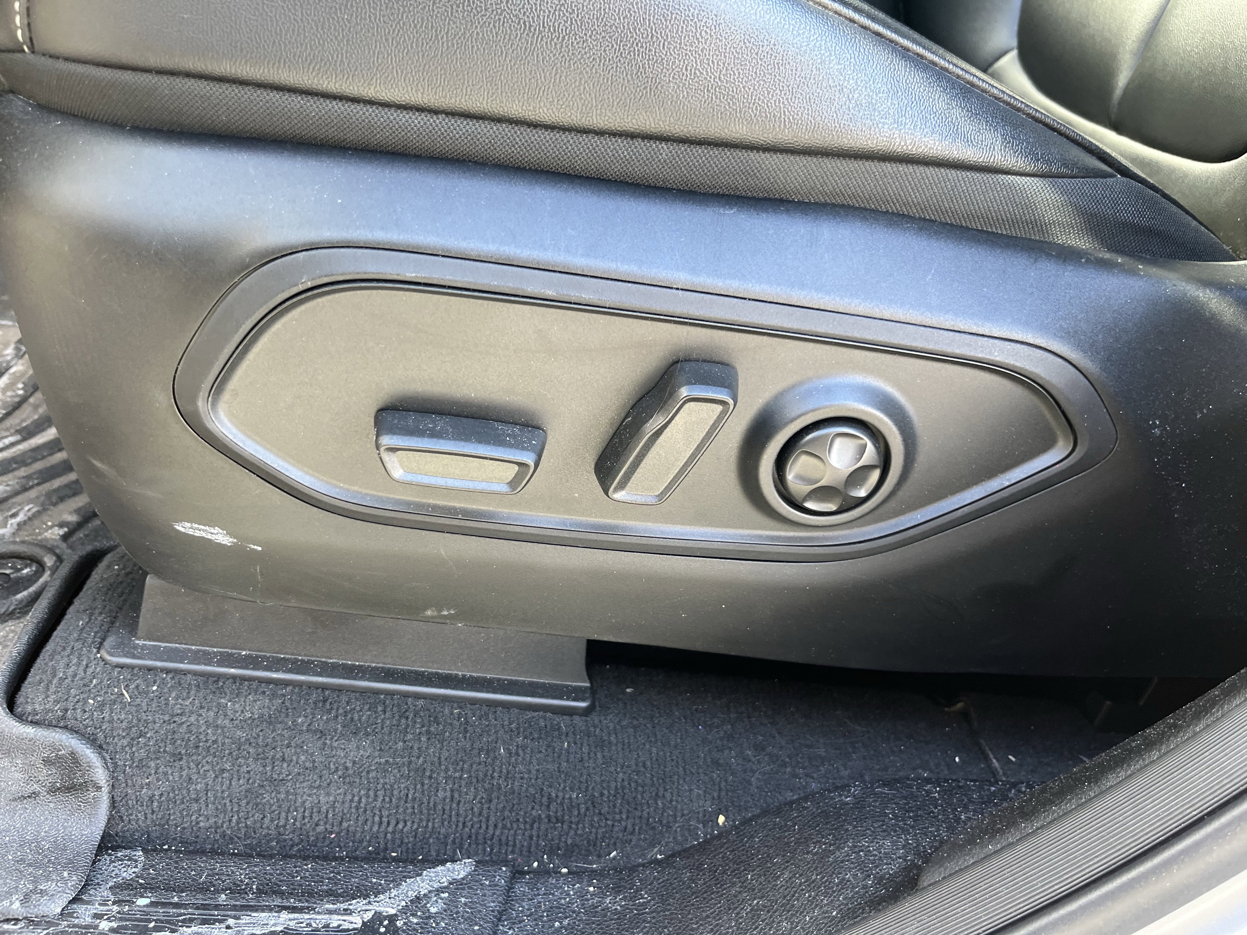 Used 2025 Jeep Grand Cherokee Limited image 10