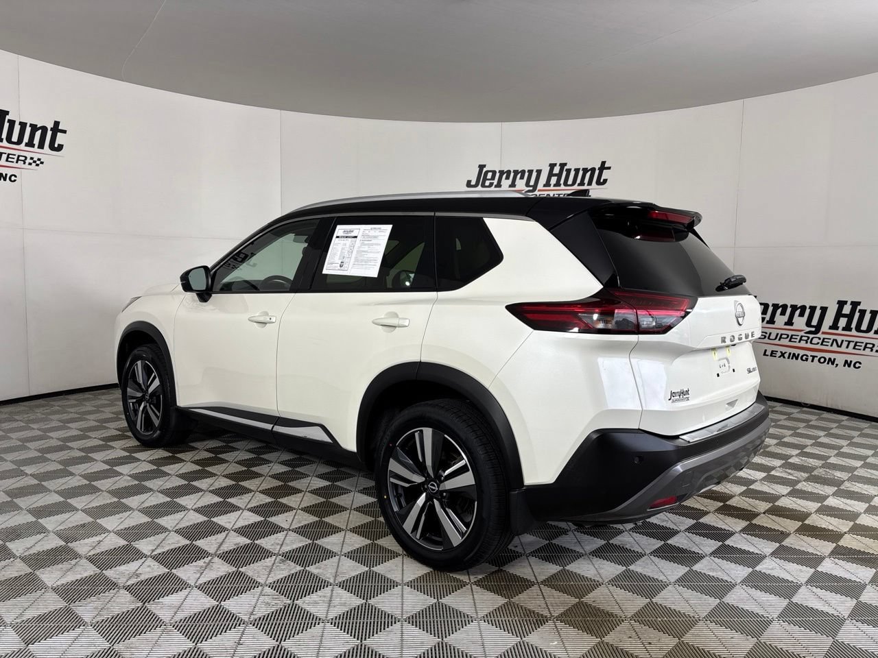 Used 2023 Nissan Rogue SL AWD/4WD image 6