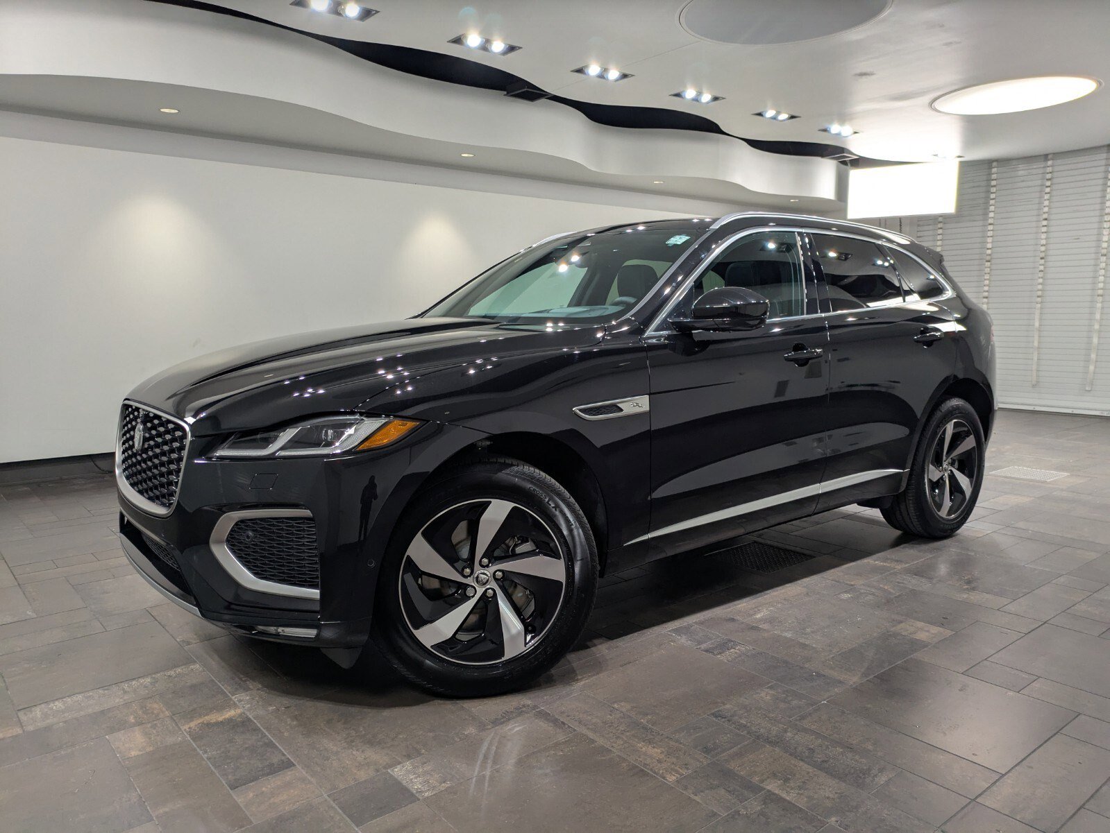 New 2026 Jaguar F-PACE R-Dynamic S image 1