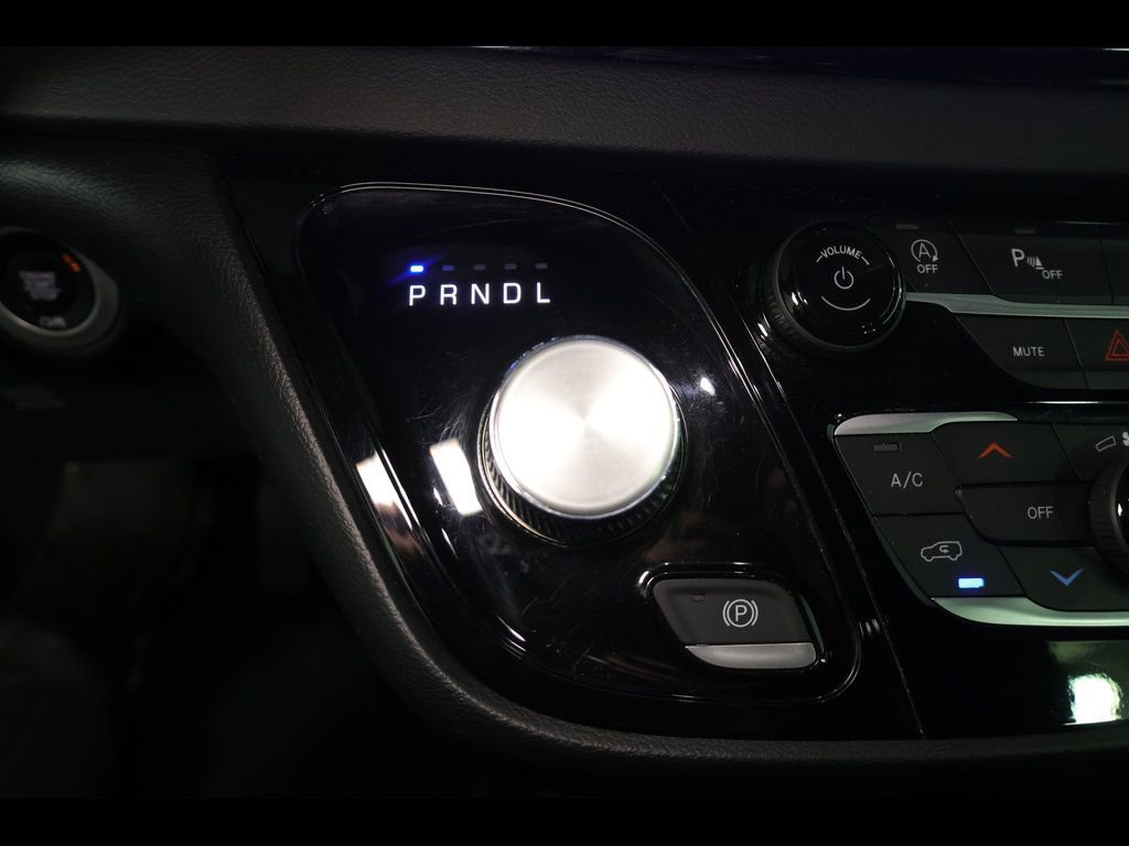 Used 2025 Chrysler Pacifica Select FWD image 27