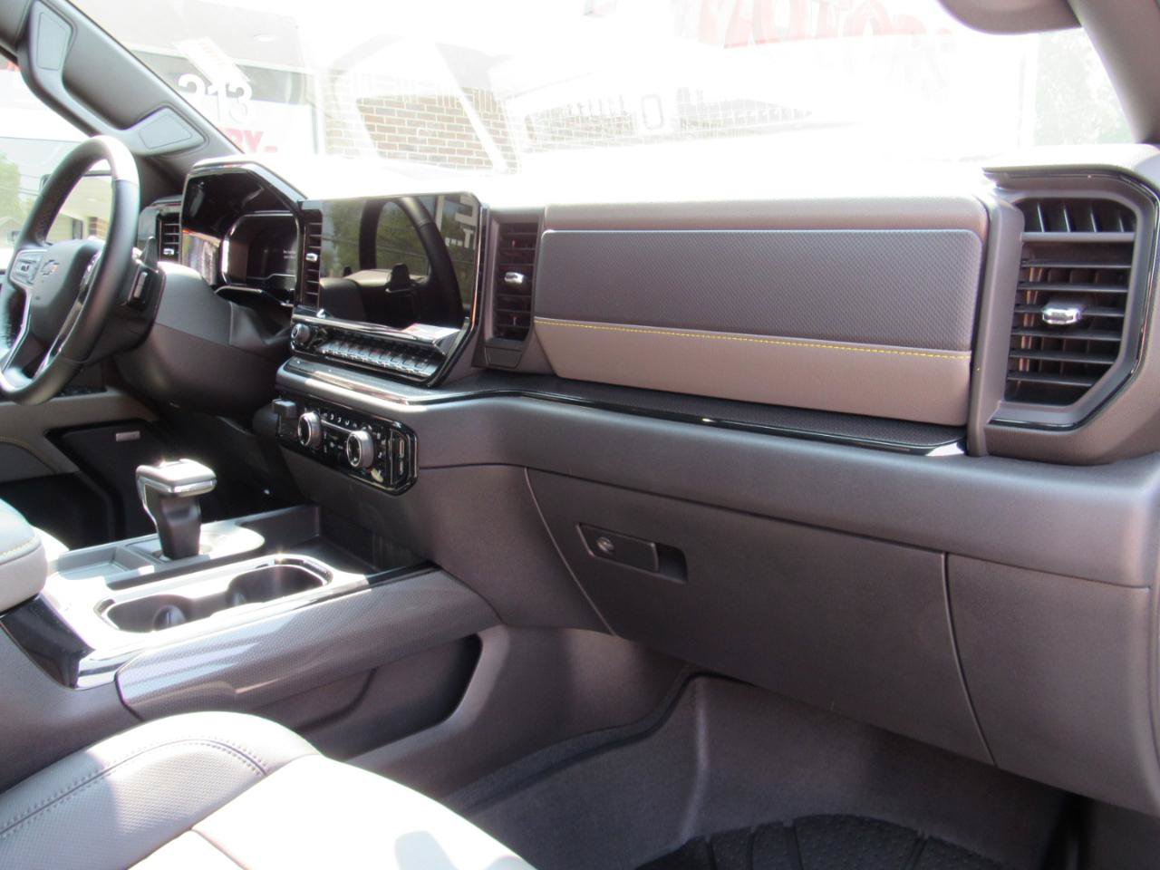 Used 2025 Chevrolet Silverado 1500 ZR2 w/ Technology Package AWD/4WD image 39