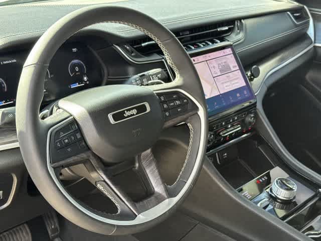 Used 2023 Jeep Grand Cherokee Limited w/ Luxury Tech Group II AWD/4WD image 2