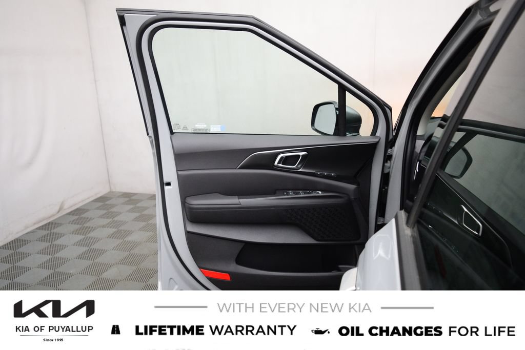 New 2027 Kia Carnival SX w/ Dark Edition Package FWD image 9