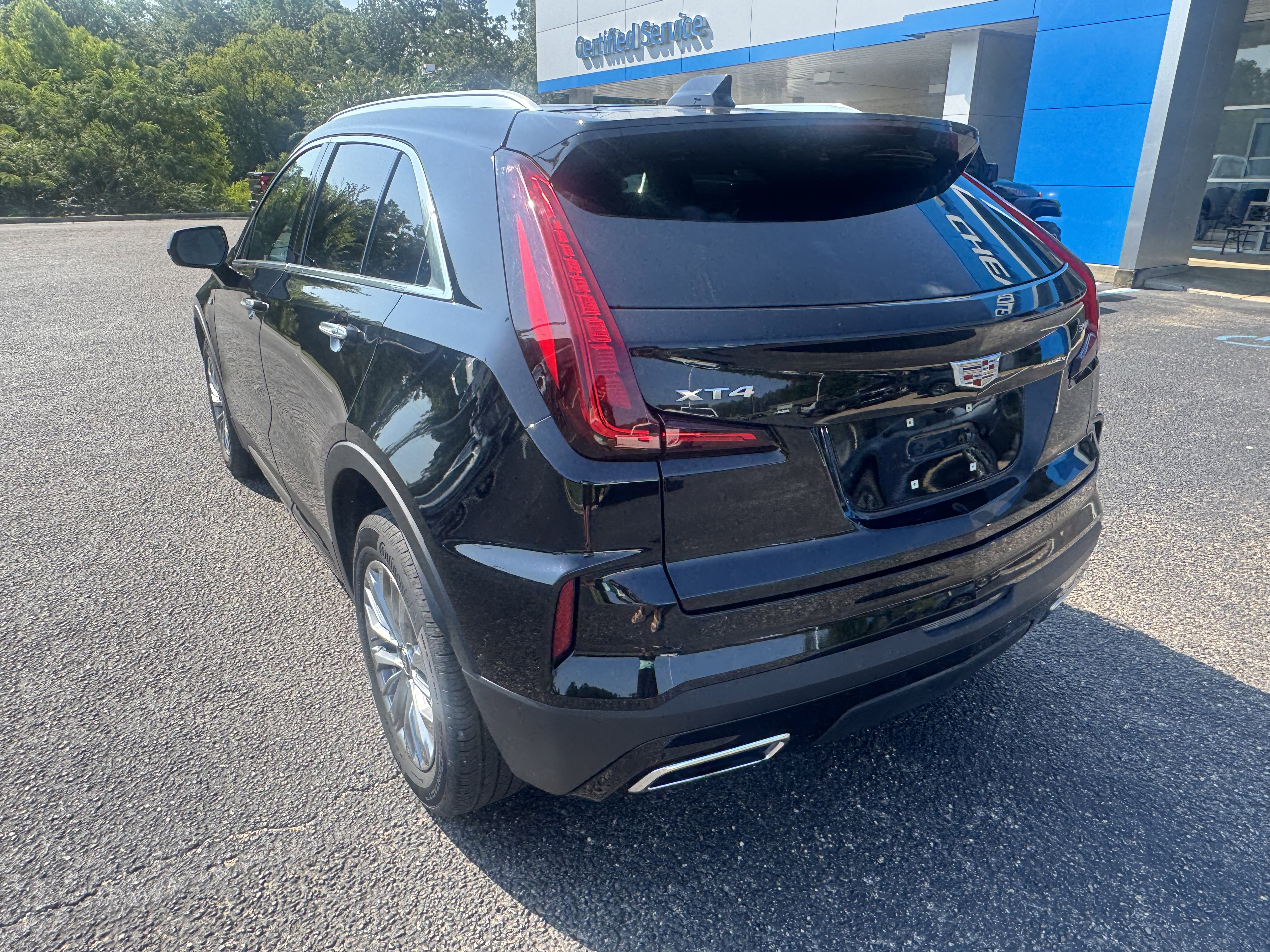 Used 2024 Cadillac XT4 Premium Luxury FWD image 8