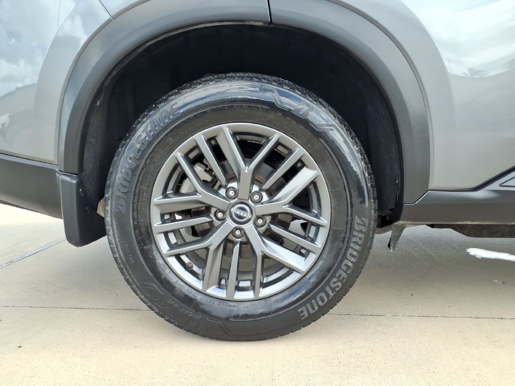 Used 2024 Nissan Rogue S FWD image 19
