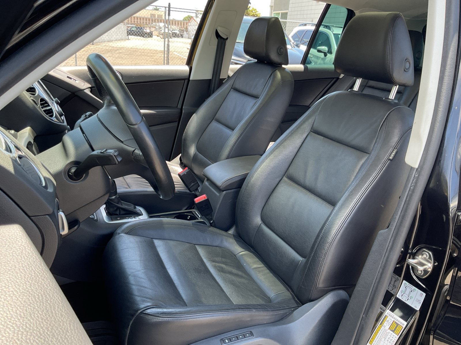 Used 2017 Volkswagen Tiguan Sport AWD/4WD image 18