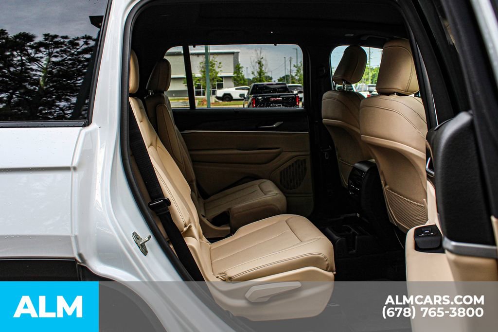 Used 2023 Jeep Grand Cherokee L Limited w/ Luxury Tech Group II RWD image 23