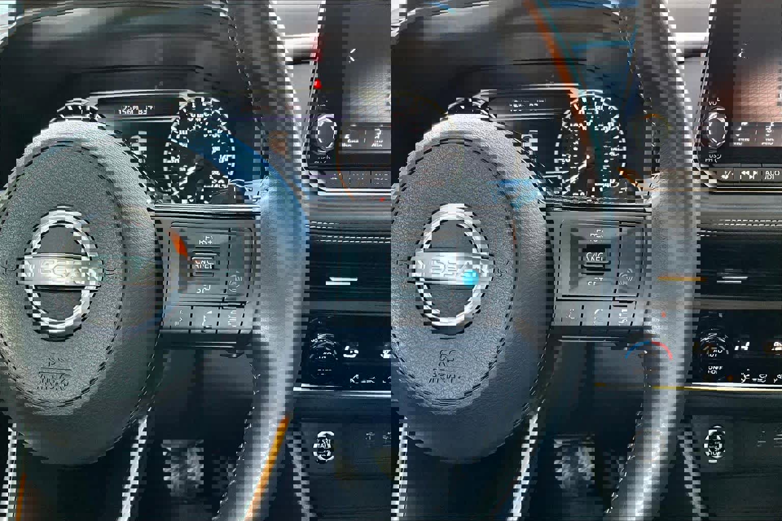 Used 2023 Nissan Rogue SV w/ SV Premium B Package image 24