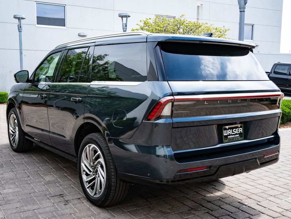 Used 2025 Lincoln Navigator Reserve AWD/4WD image 6
