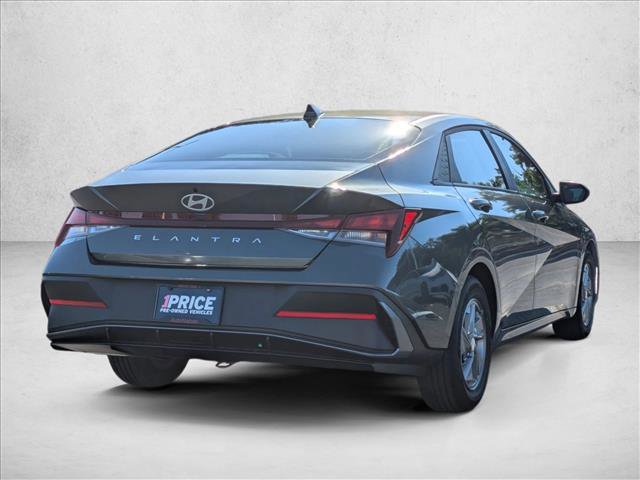 Used 2024 Hyundai Elantra SE FWD image 5