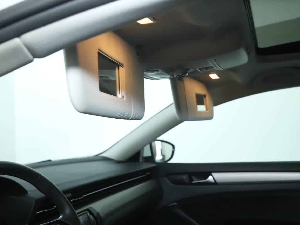 Certified 2022 Volkswagen Passat 2.0T SE FWD image 19