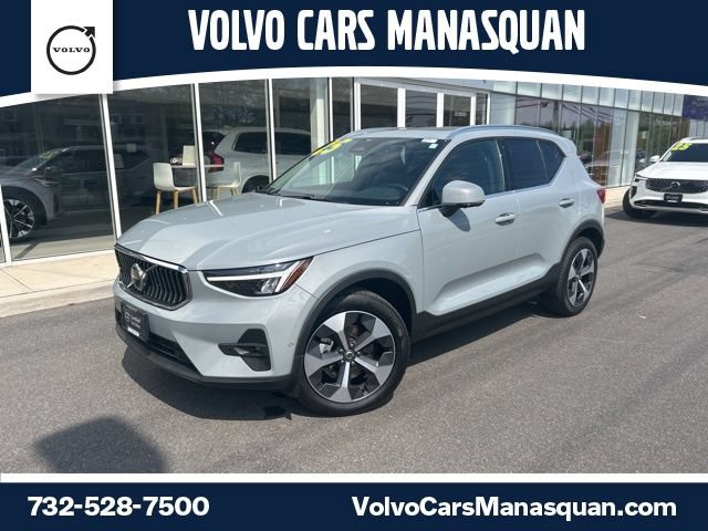 Certified 2025 Volvo XC40 B5 Plus AWD/4WD video 1