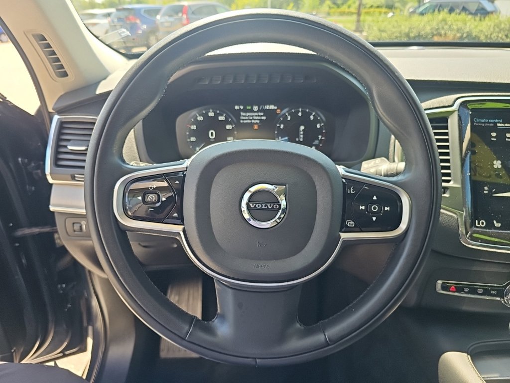 Used 2022 Volvo XC90 T5 Momentum AWD/4WD image 17