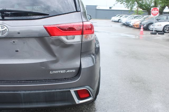 Used 2017 Toyota Highlander Limited AWD/4WD image 44