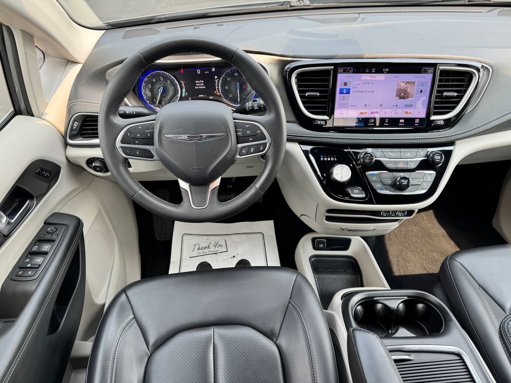 Used 2023 Chrysler Pacifica Touring-L AWD/4WD image 20