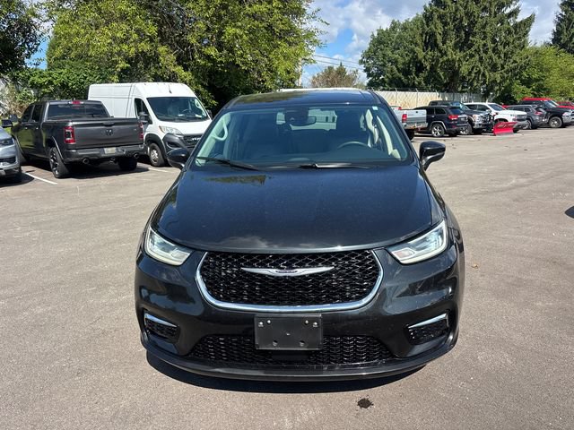 Used 2023 Chrysler Pacifica Touring-L FWD image 5