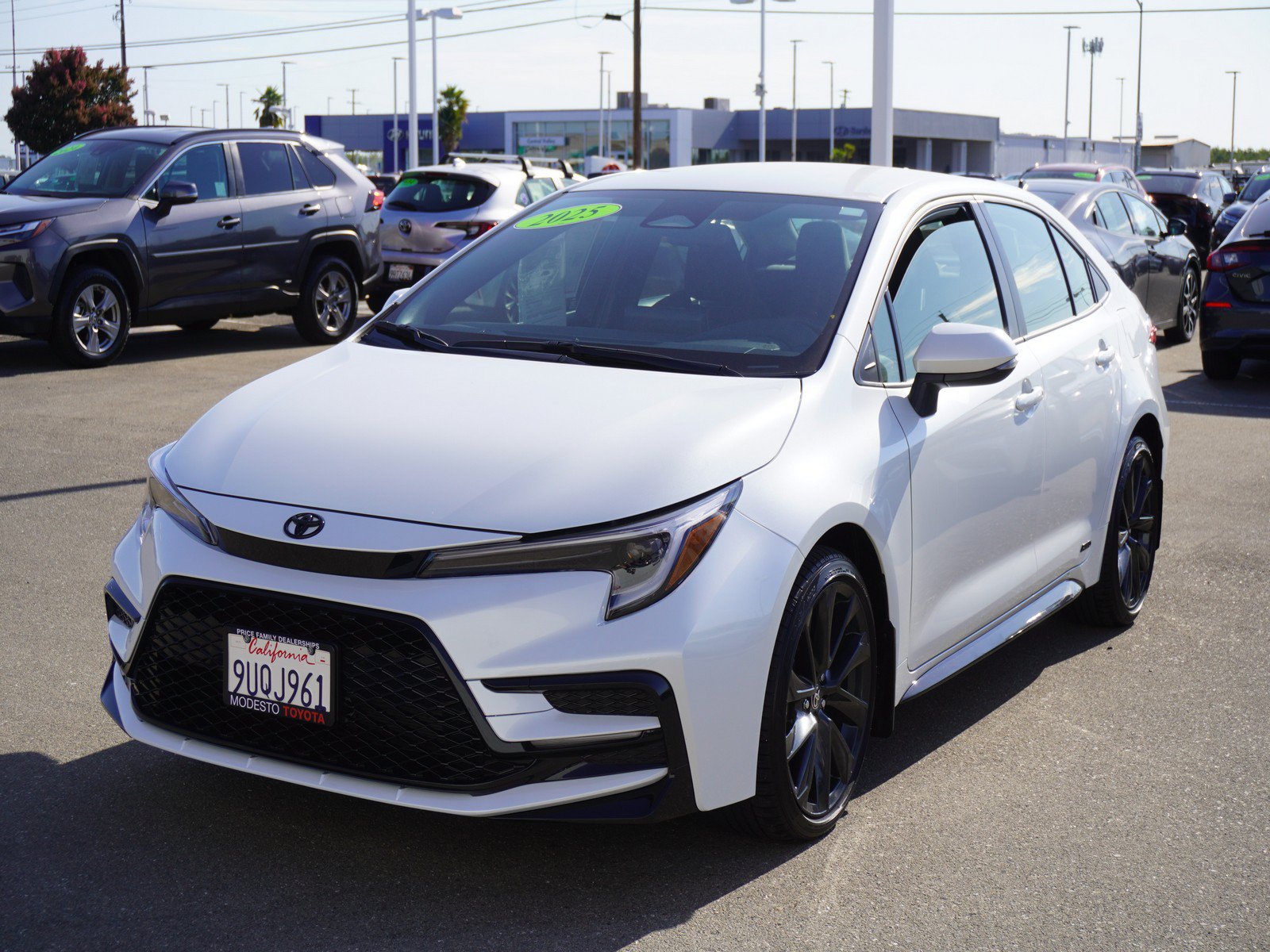 Used 2025 Toyota Corolla SE AWD/4WD image 8
