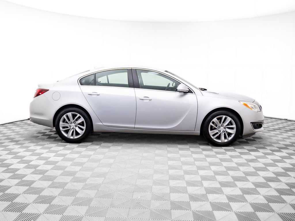 Used 2016 Buick Regal image 8