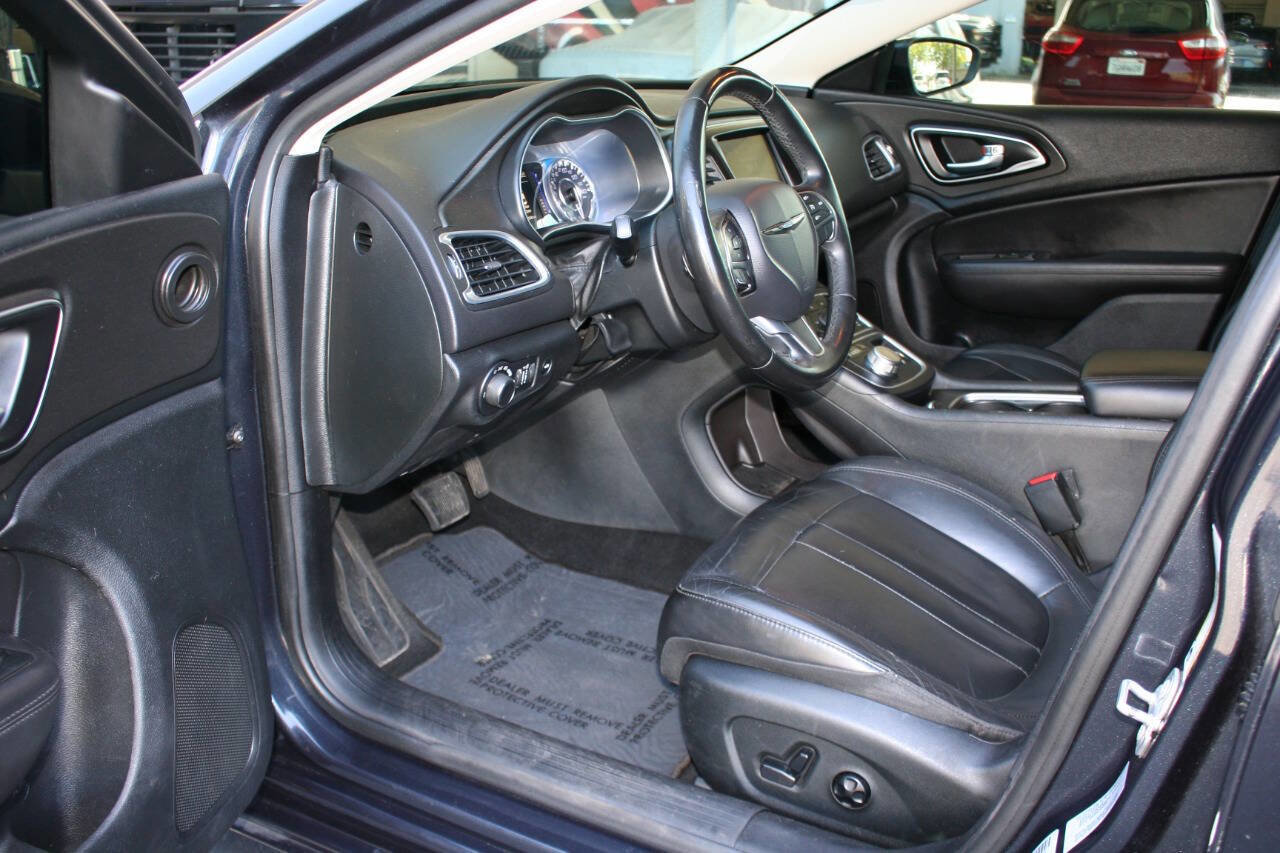 Used 2016 Chrysler 200 Limited Platinum image 10