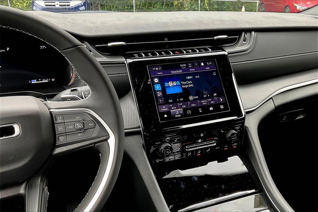 New 2025 Jeep Grand Cherokee Altitude image 7