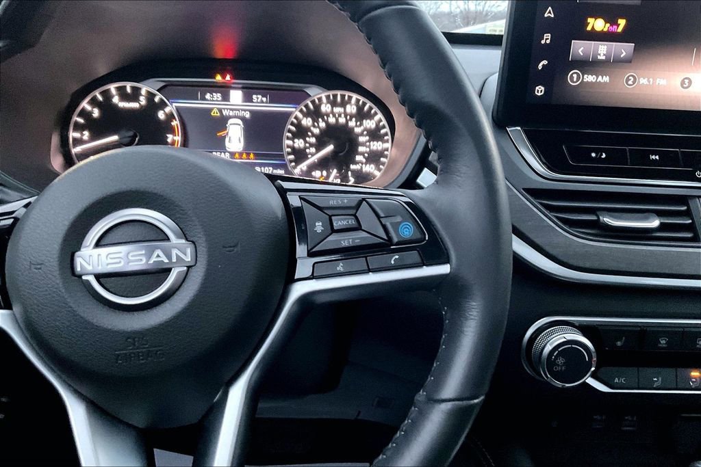 Used 2023 Nissan Altima 2.5 SV w/ SV Premium Package image 18