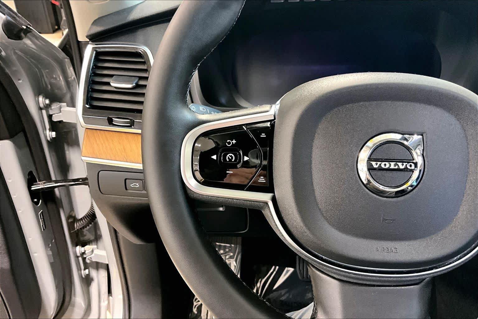 Used 2025 Volvo XC90 T8 Plus w/ Protection Package AWD/4WD image 23