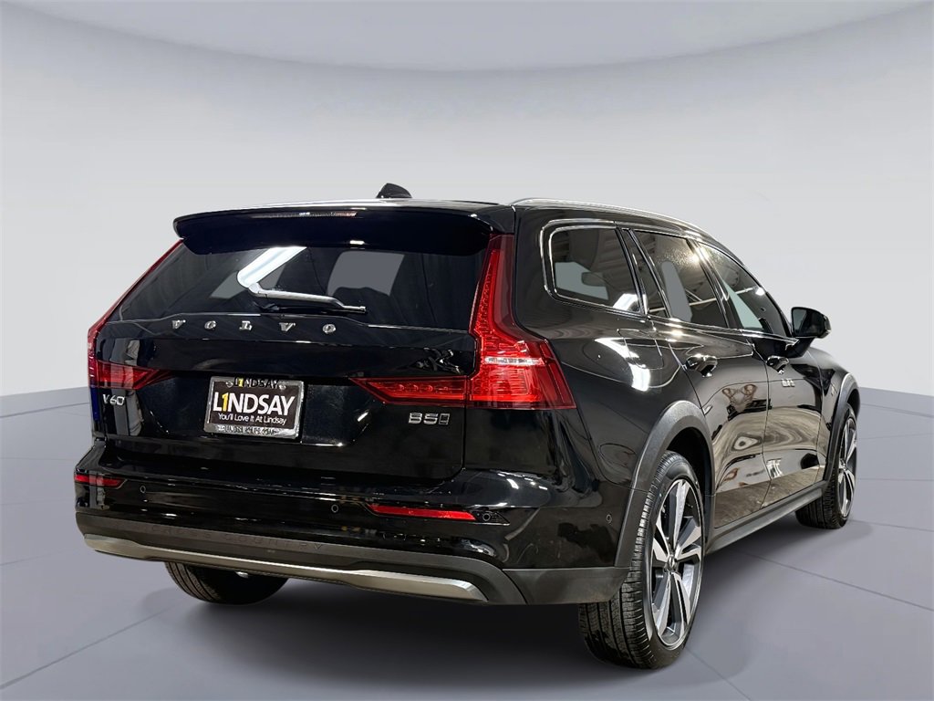 Used 2025 Volvo V60 B5 Cross Country Plus image 10