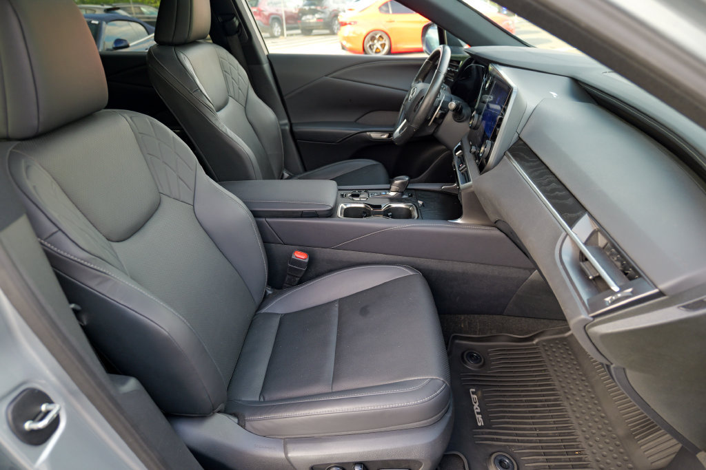 Used 2023 Lexus RX 350 Premium w/ Accessory Package AWD/4WD image 35