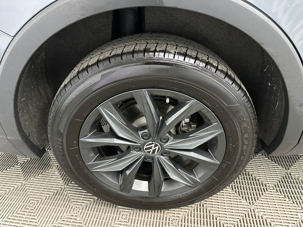 Used 2024 Volkswagen Tiguan SE image 18
