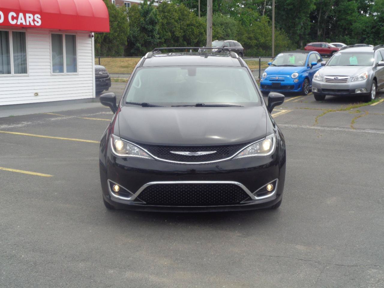 Used 2020 Chrysler Pacifica Touring-L FWD image 11