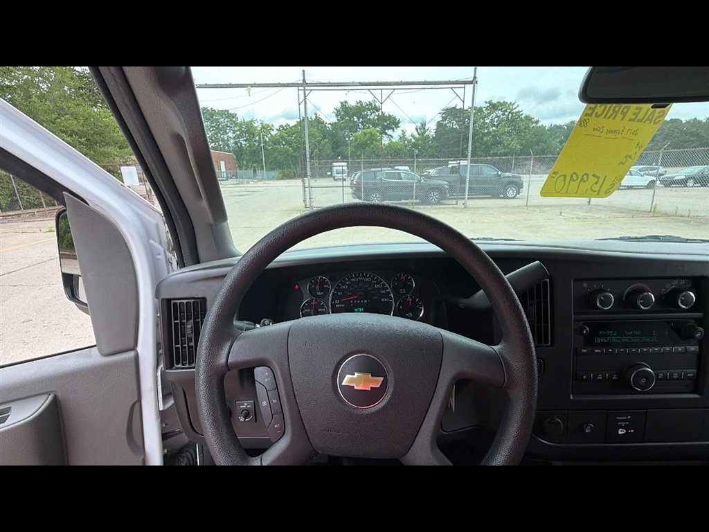 Used 2017 Chevrolet Express 2500 RWD image 10