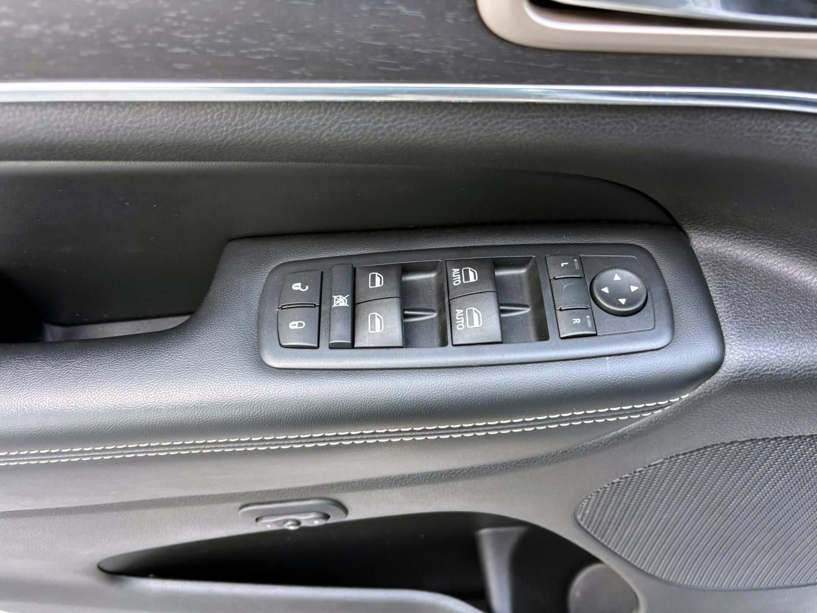 Used 2016 Jeep Grand Cherokee Limited AWD/4WD image 13