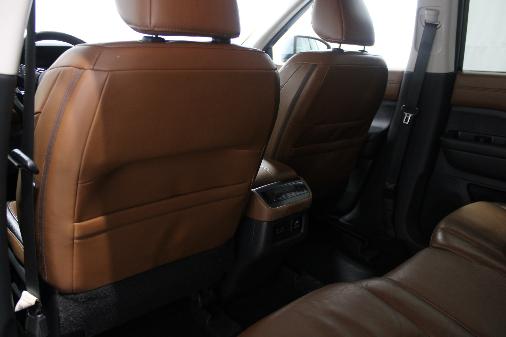 Used 2023 Nissan Pathfinder Platinum w/ Cargo Package AWD/4WD image 16