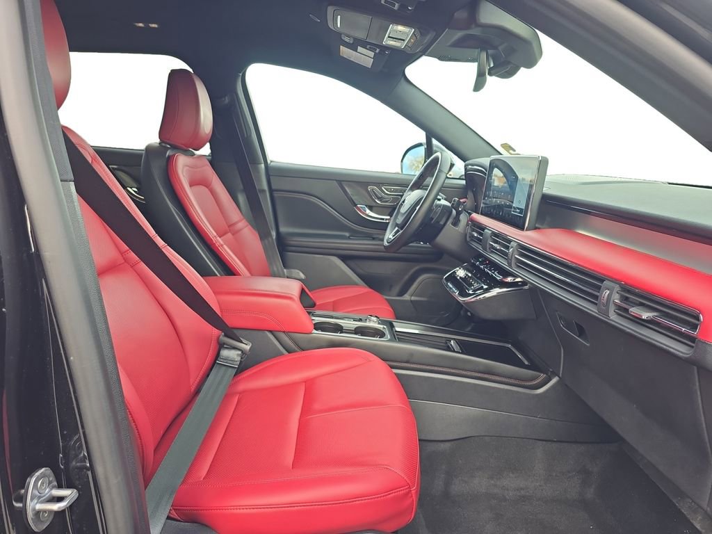 Used 2025 Lincoln Corsair Reserve image 16