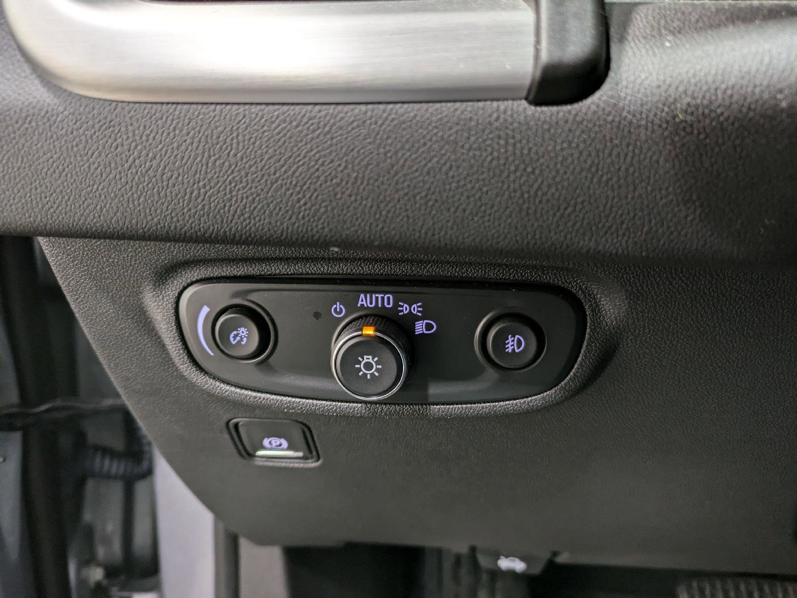 Used 2024 GMC Terrain SLT w/ Infotainment Package II image 17