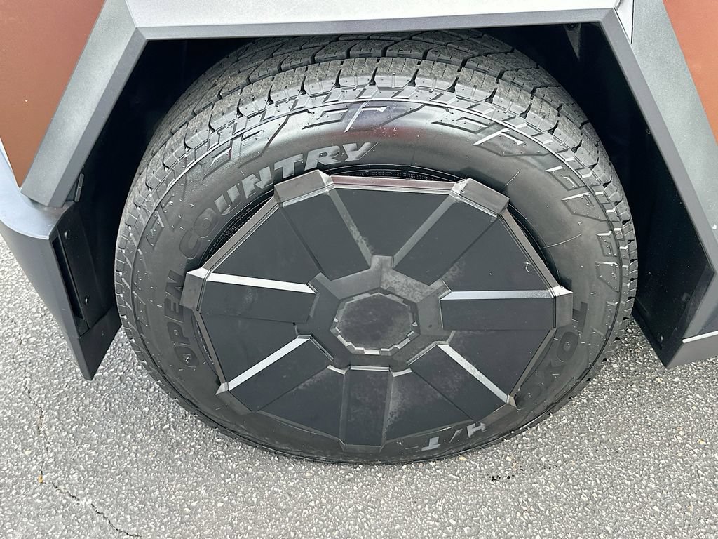 Used 2024 Tesla Cybertruck AWD Crew Cab image 27