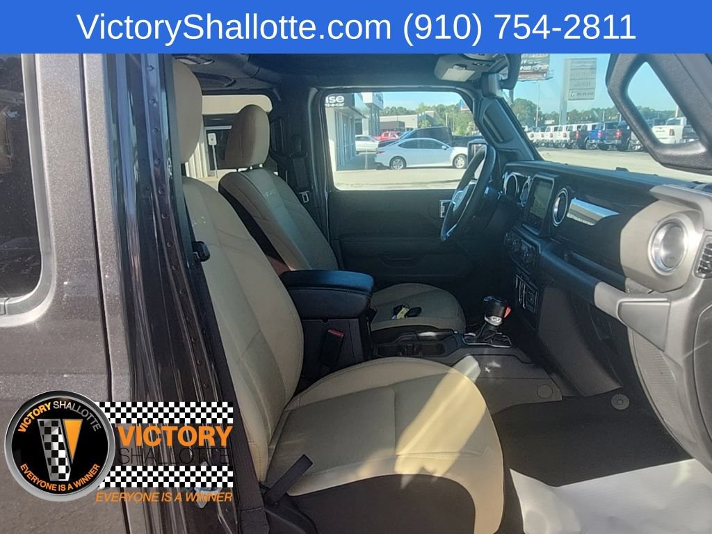 Used 2023 Jeep Gladiator Overland w/ Cold Weather Group AWD/4WD image 33