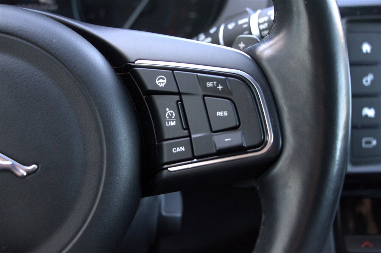 Used 2018 Jaguar F-PACE Premium AWD/4WD image 24