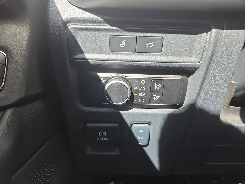 Used 2024 Ford Expedition Max XLT image 23