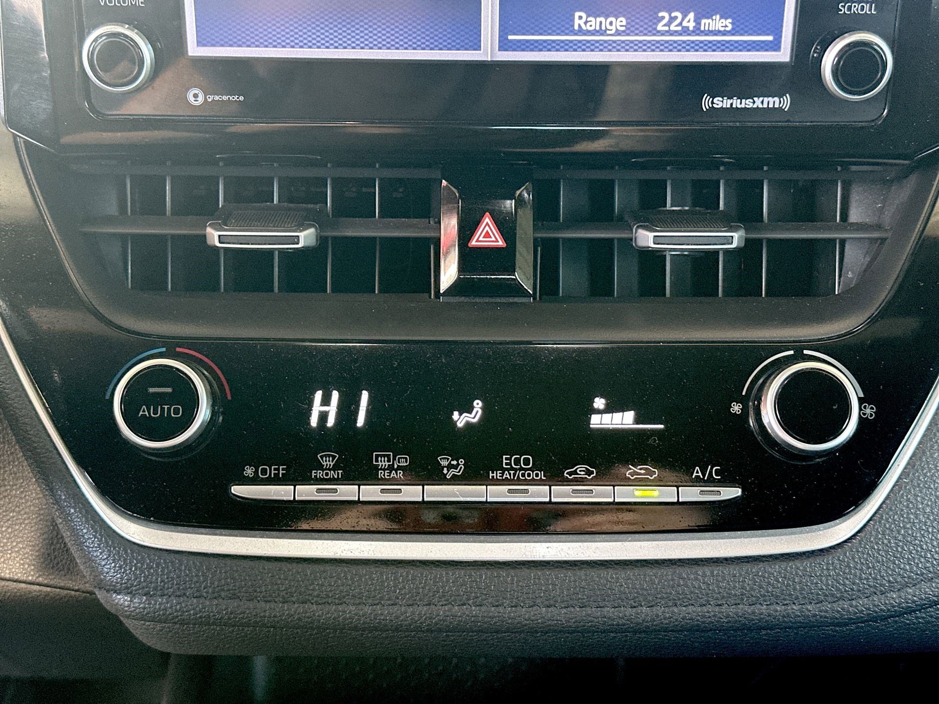 Used 2022 Toyota Corolla SE image 17