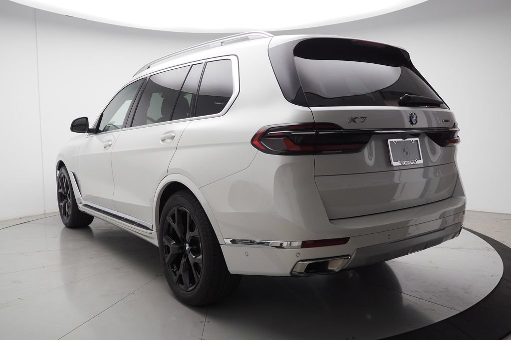 Used 2026 BMW X7 xDrive40i w/ Premium Package AWD/4WD image 4