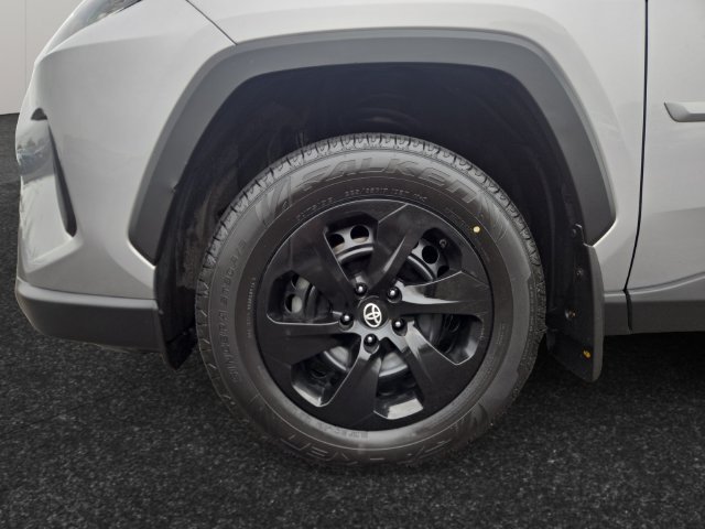 Certified 2021 Toyota RAV4 LE AWD/4WD image 4