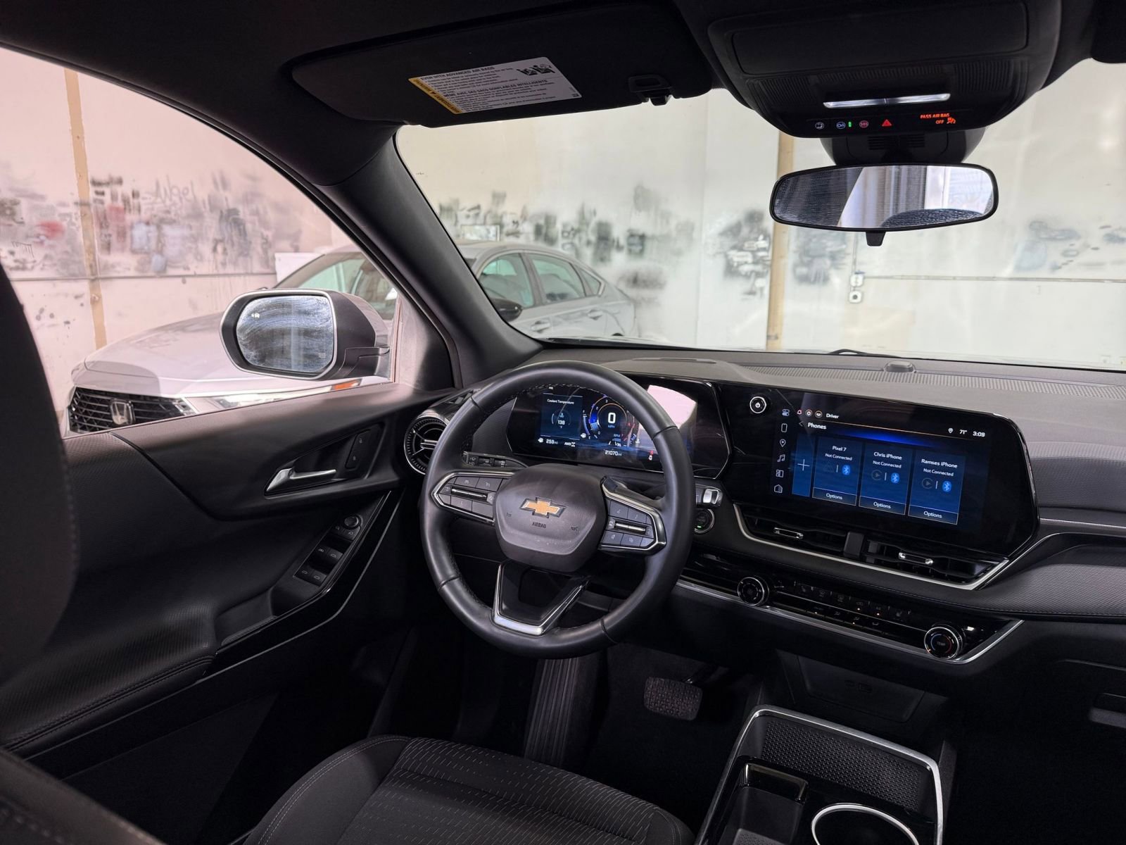 Used 2025 Chevrolet Equinox LT image 33
